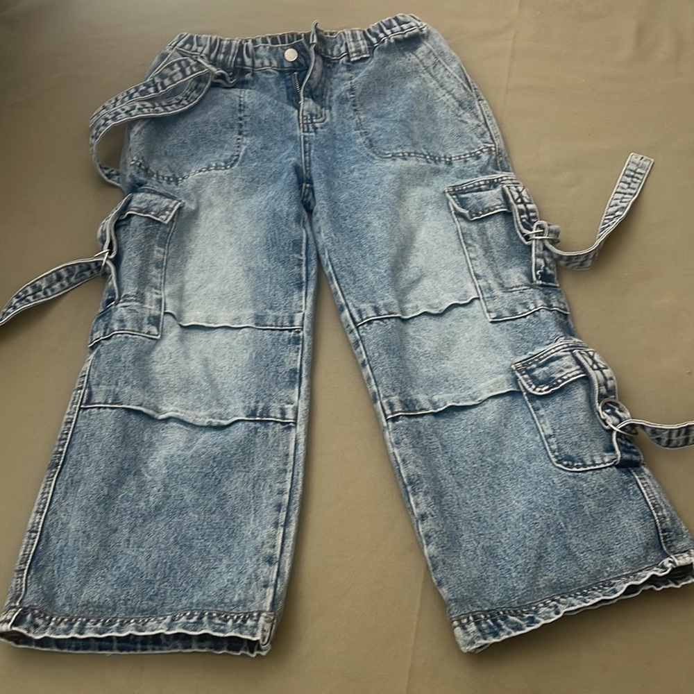 FOREVER 21  size 6” Light Wash Denim Cargo  JEANS with Strap Details
